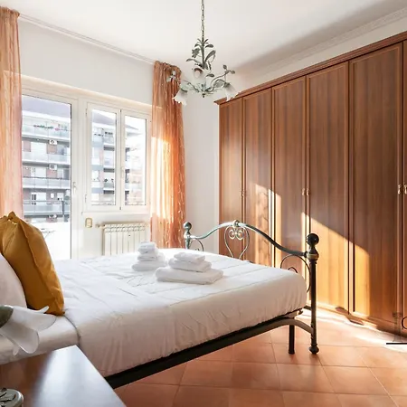 Caput Mundi - 100mt To Metro A, Terrace, A-c, 15 Min To Center Guest house